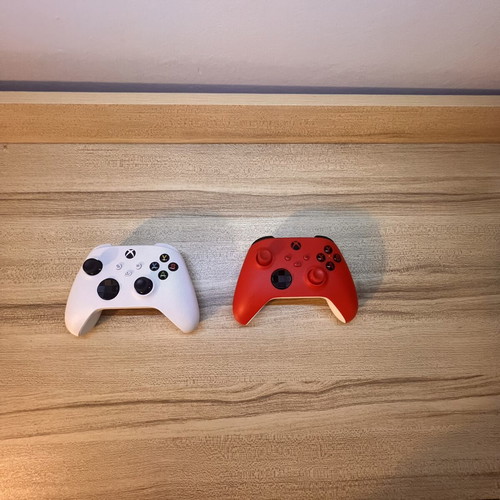 Xbox Series S 512 GB console with 2 controllers