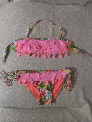 Bikini swimsuit like new for age 7-8 years, colorful