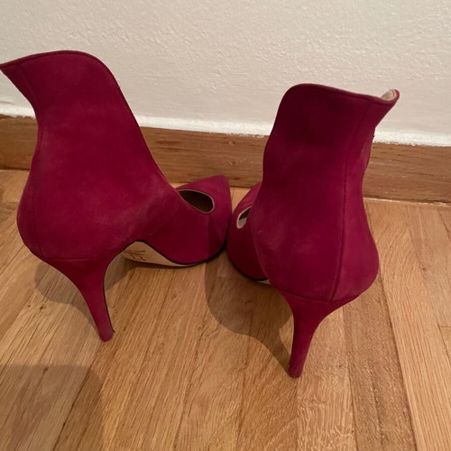 Red velvet pumps used, size 40