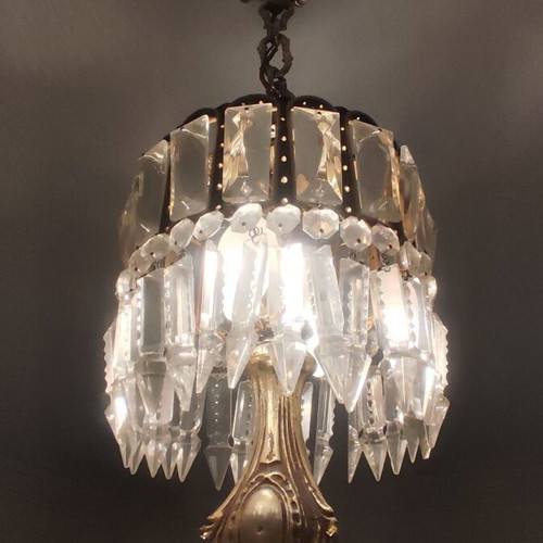 Crystal chandelier used with 10 bulbs