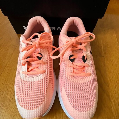 Under Armour athletic shoes new, salmon color, size 38.5