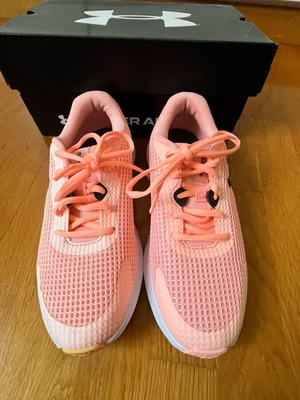 Αθλητικά παπούτσια Under Armour καινούργια, σομόν, μέγεθος 38.5
