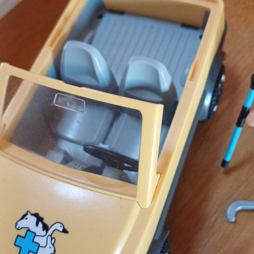 Playmobil Veterinarian with Car 5532 used, missing parts