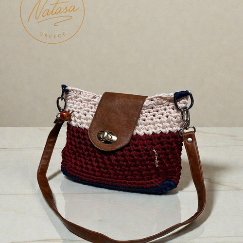 Handmade knitted shoulder bag in ecru, burgundy and blue