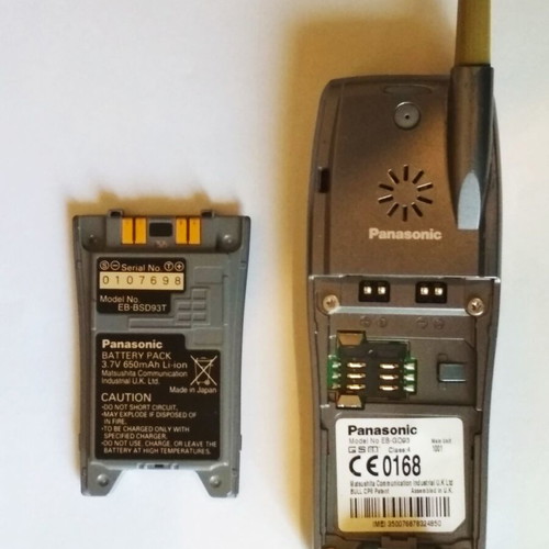 Panasonic GD 93 cell phone like new, silver