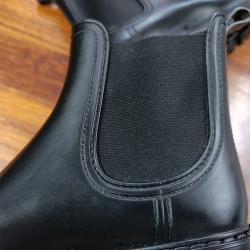Verbenas black low galotzes like new, size 38