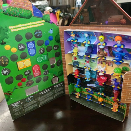 Stikeez house like new, missing the saw