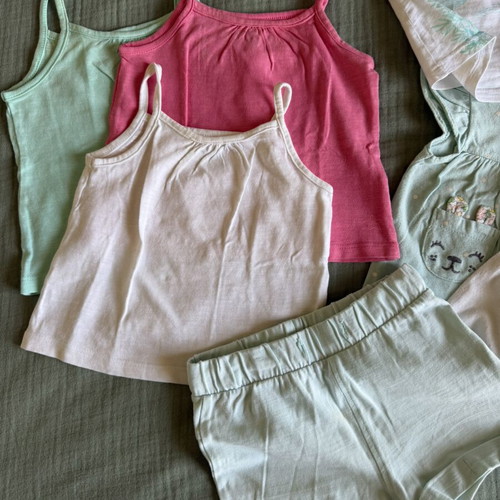 Baby clothes used, pack of 7 pieces with tops and shorts