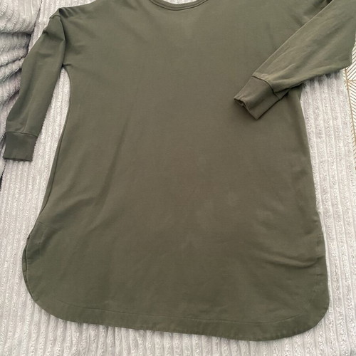 Long blouse like new, size M, green