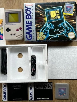 Gameboy Classic complete mint condition with all original accessories