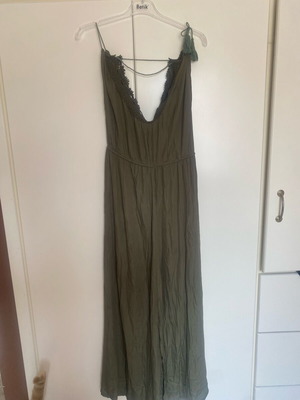 Maxi dress used with slit and V neckline size M