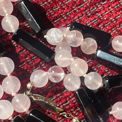 Vintage necklace with quartz and quartzite semi-precious stones like new