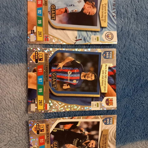 FIFA cards like new, pack of three cards