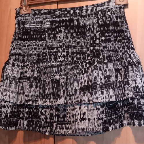 H&M skirt with ruffles and lining, small size