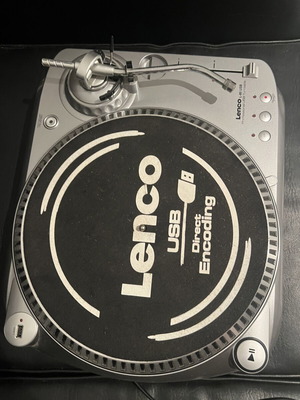 Lenco L-80 USB turntable like new, with 33 and 45 rpm speeds