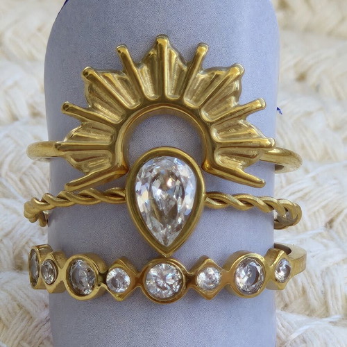 Golden Sun ring set new, 3 pieces with zircon