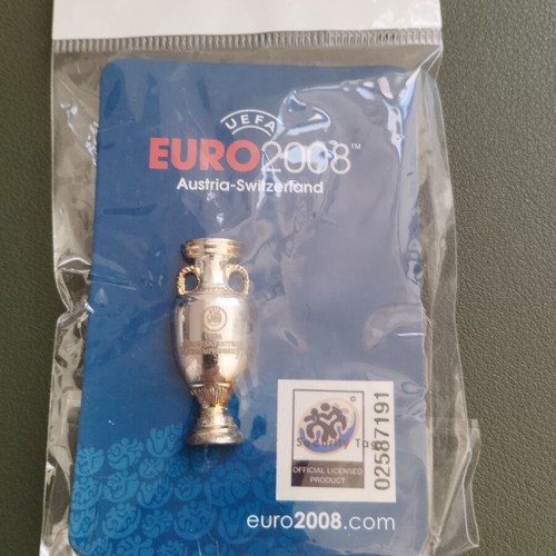Pin Trophy Euro 2008 new, authentic