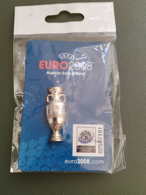 Pin Trophy Euro 2008 new, authentic