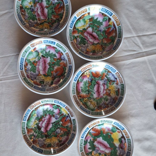 Vintage Chinese Mille Fleurs Famille Rose Plates Set of 6 like new