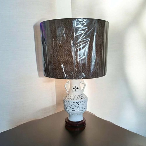 Table lamp made of white Dehua porcelain from China like new