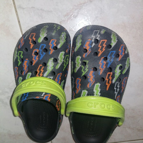 Crocs Classic Lightning Bolt Clog size 31 like new, multicolor