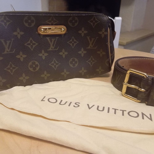 Louis Vuitton belt collectible like new, brown, size S