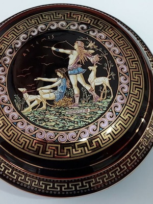 Jewelry box 24K gold handmade, Artemis and Aphrodite design, diameter 15 cm