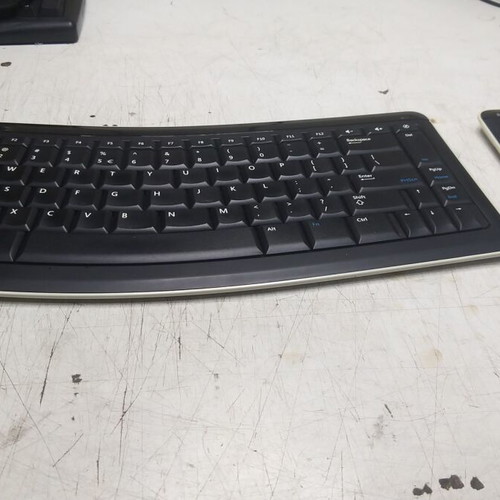 Microsoft Bluetooth Mobile Keyboard 6000 like new with Number Pad
