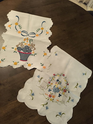 Decorative table linens set new