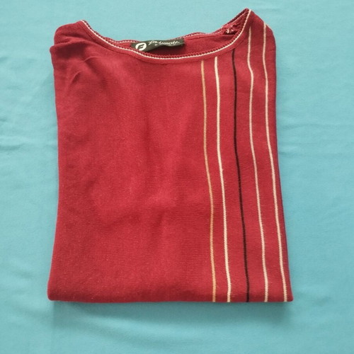 Fortunate Happy burgundy knit top with vertical stripes M/L like new
