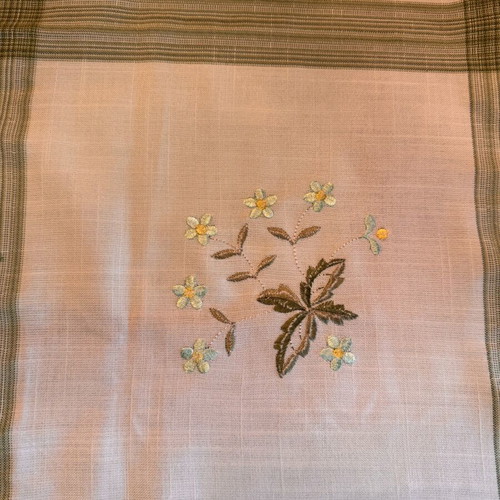 Embroidered tablecloth with flowers and lace, like new, 170x130 cm