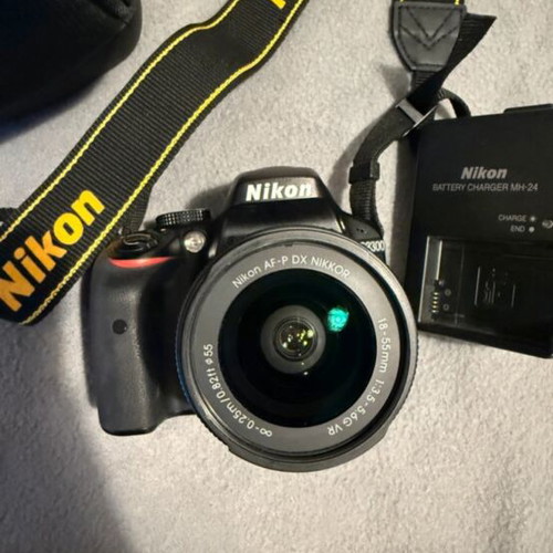 Nikon D3300 camera like new with box and case