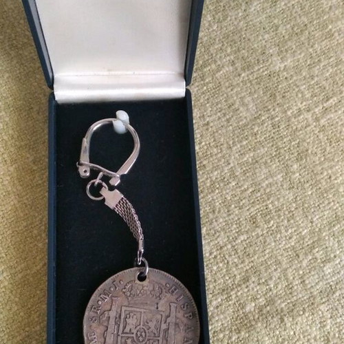 Keychain with 1776 coin like new