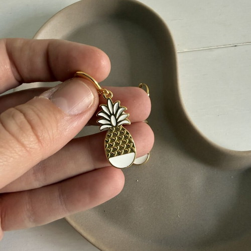 Pineapple earrings like new, white and gold