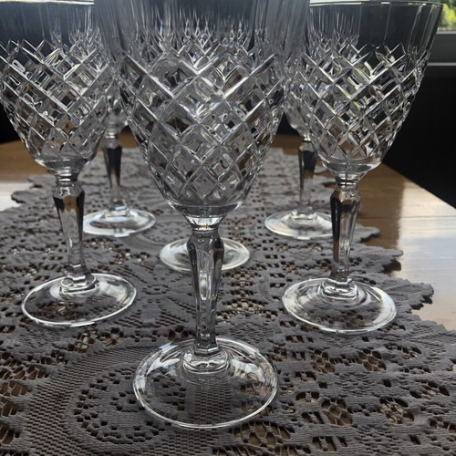 Dauphine Wine Glasses set of 6 like new