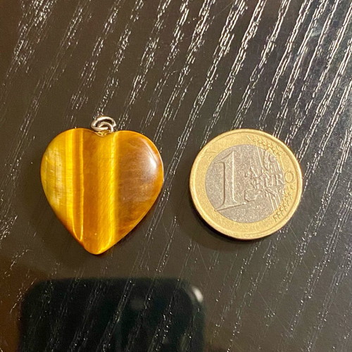 Heart pendant made of tiger's eye semi-precious stone