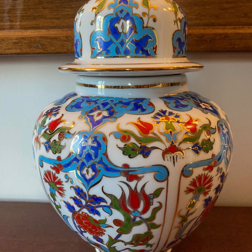 Porcelain vase like new, 21 cm height, from Turkey