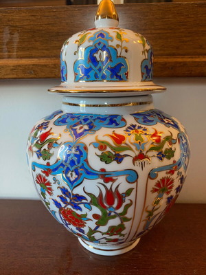 Porcelain vase like new, 21 cm height, from Turkey