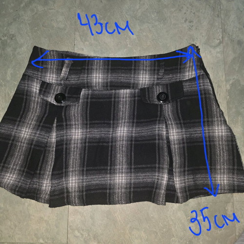 Checked wool skirt size M like new, black and white