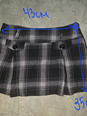 Checked wool skirt size M like new, black and white