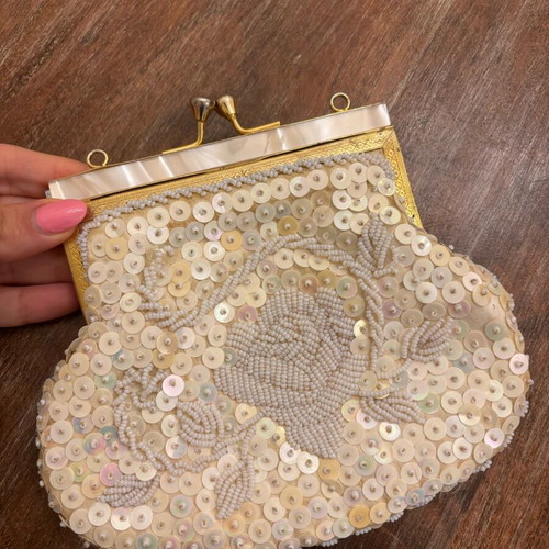 Vintage τσαντάκι clutch με παγιέτες σαν καινούργιο, άσπρο και χρυσαφί