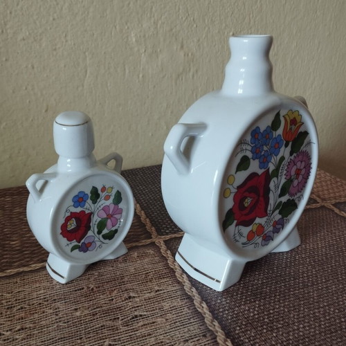 Hand-painted Hungarian home decorations, set of 2, excellent condition