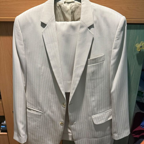Men’s Suit official beige cream like new, size L-XL
