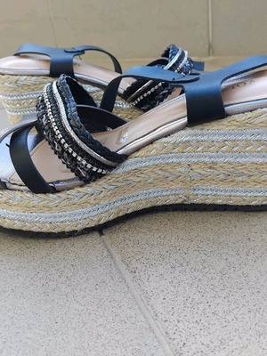 Πλατφόρμα no.39 σαν καινούργιο, μαύρο και ασημί