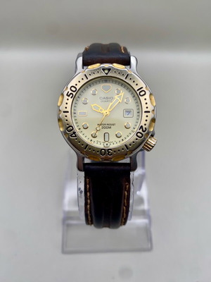 Casio LD‑704 Ladies Diver употребяван, 30 мм, 200M водоустойчив, позлатена стомана