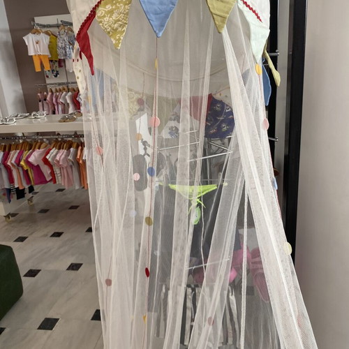 Mosquito net like new with cotton flags