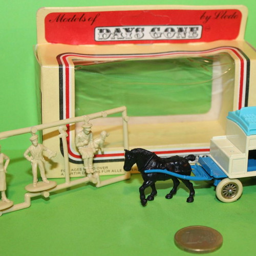 Lledo Days Gone Horse Drawn Milk Float Chambourcy metal miniature new