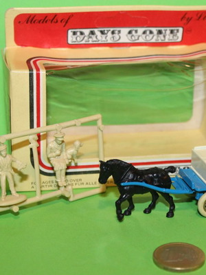 Lledo Days Gone Horse Drawn Milk Float Chambourcy metal miniature new