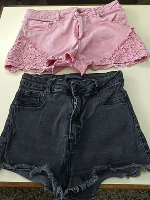 Zara teenage shorts used, pack of 2, black and pink, size S