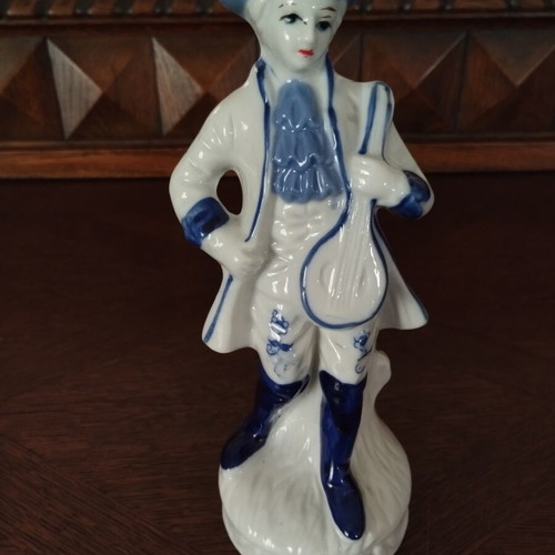 Vintage porcelain figurine musician troubadour 20cm like new